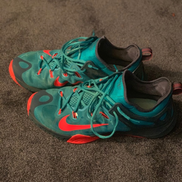 Nike basketball shoes - Picture 3 of 3